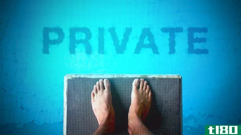 如何潜入私人泳池