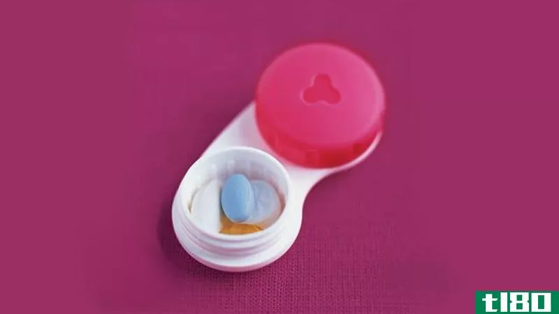 Illustration for article titled Repurpose a Contact Lens Case Into a Pocket Pill Caddy