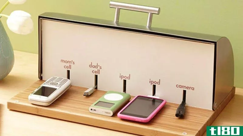 Illustration for article titled Convert a Bread Box into a Charging Station