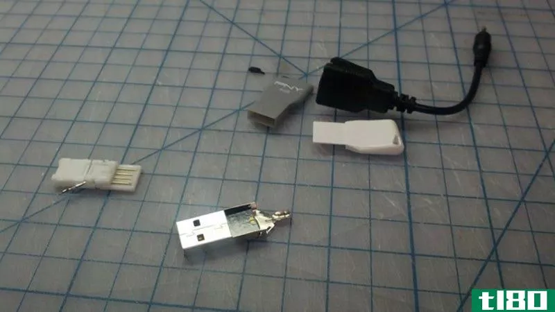 Illustration for article titled Hide a Flash Drive Inside an Old USB Cable for Super Secret Storage