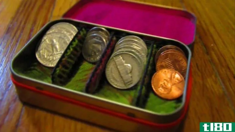 Illustration for article titled MacGyver Challenge Winner: Sort Your Change in Style With an Altoids Tin