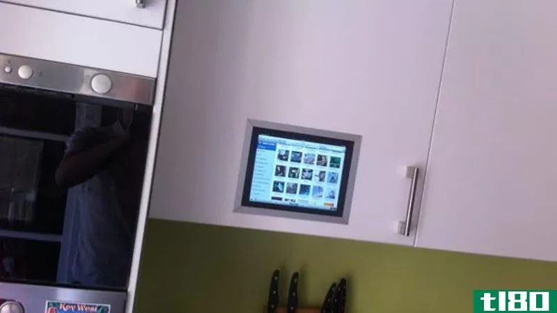 在你的厨房柜门上安装一个ipad