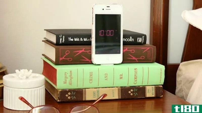 把一本旧书变成床边的智能手机