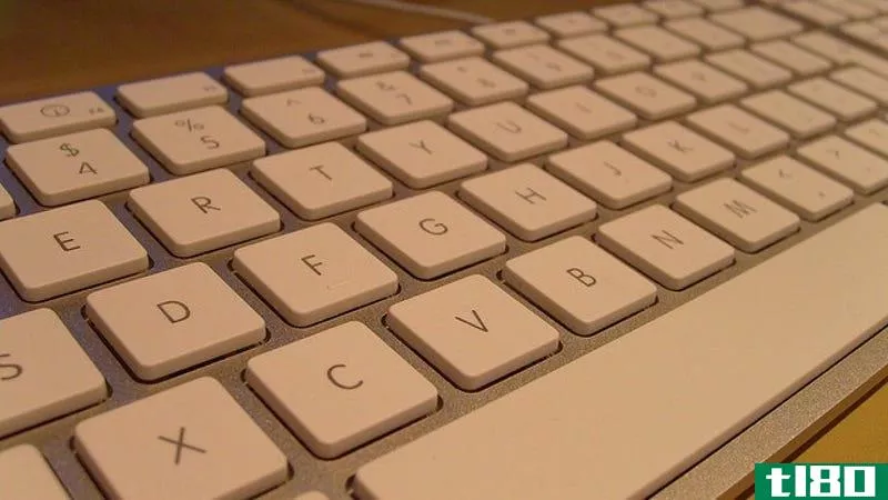 最流行的桌面键盘：苹果有线和无线键盘