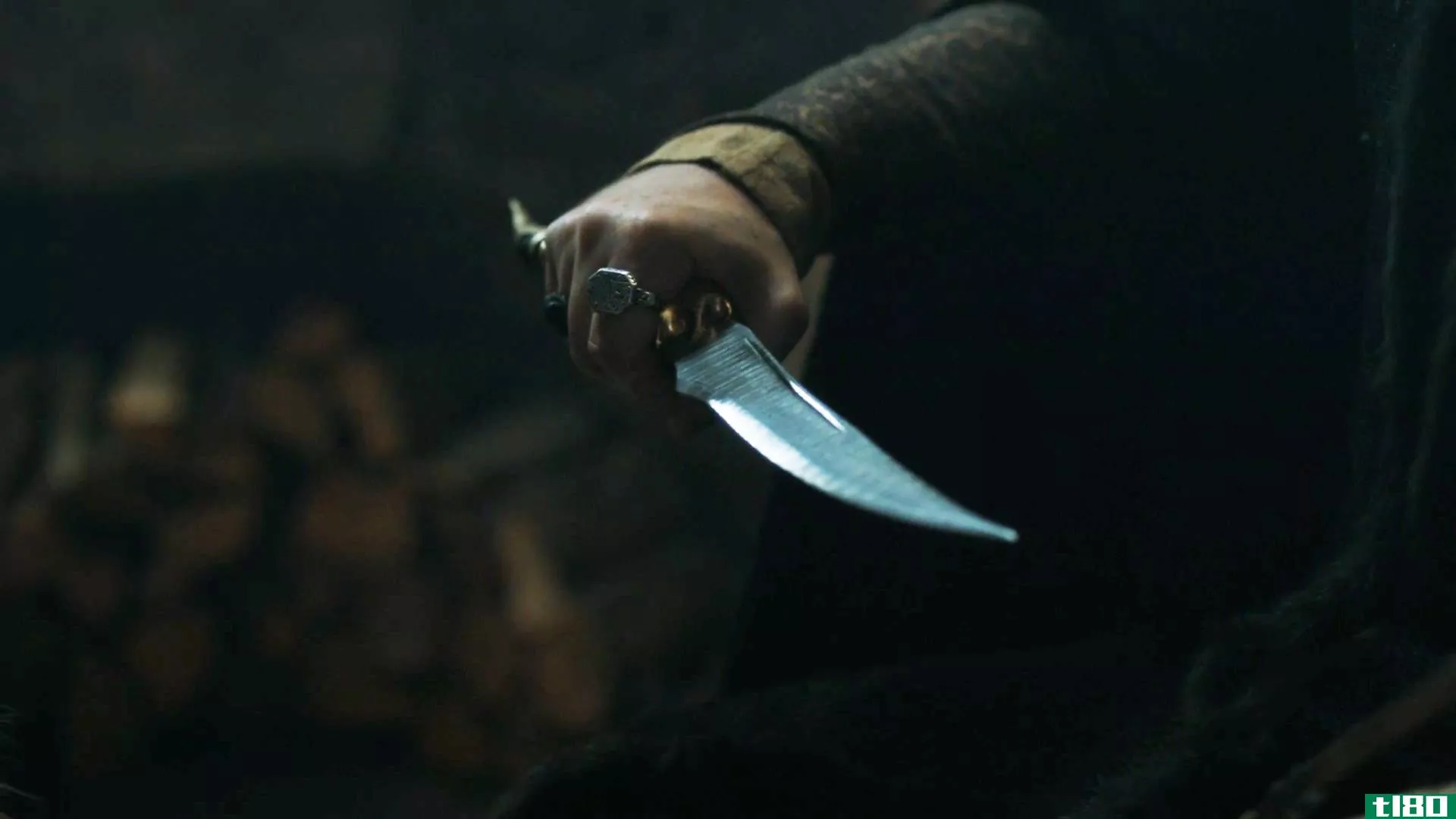 《权力的游戏》最新一集重温了第一季的一把熟悉的匕首