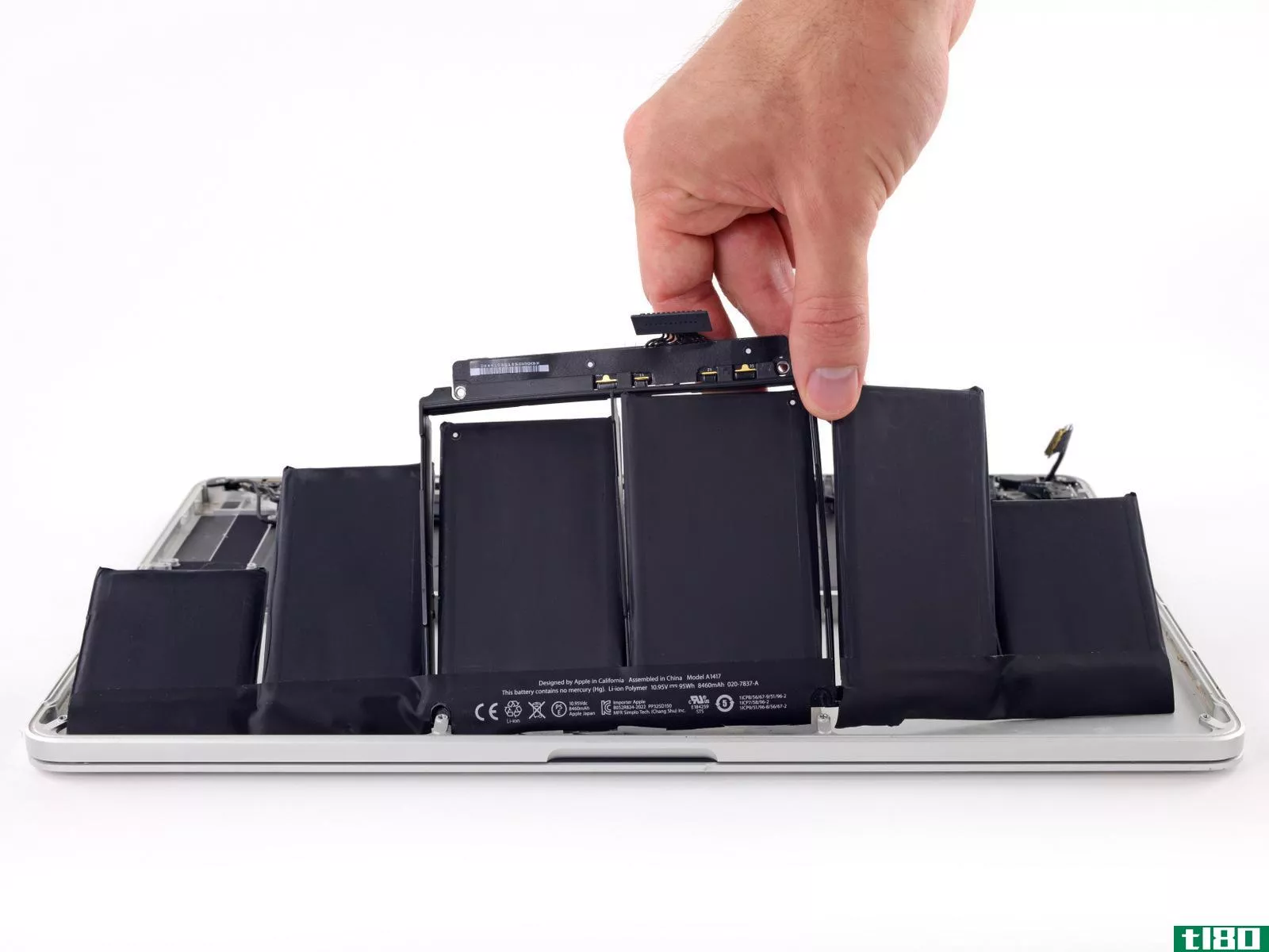 ifixit的新款retina macbook pro维修套件可以让您更换旧电池