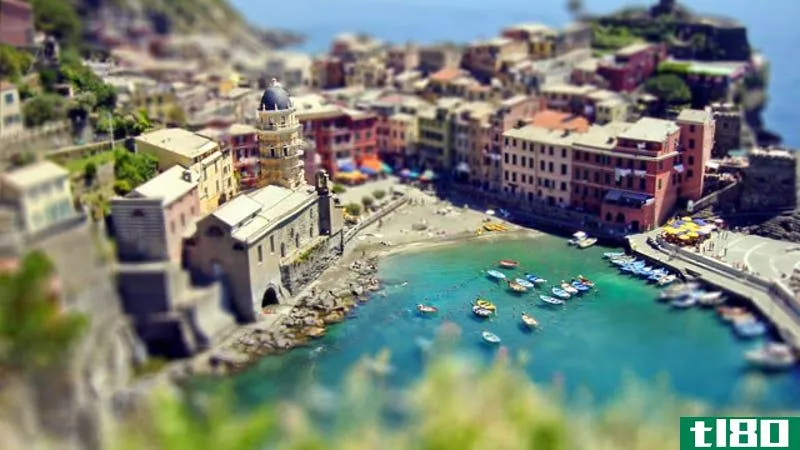 Illustration for article titled Miniaturize Your Desktop with These Tilt-Shift Wallpapers