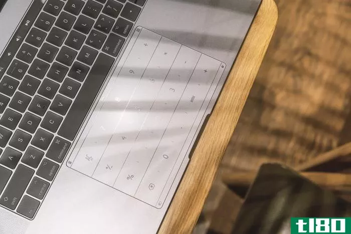 这个玻璃贴纸把你的macbook的触控板变成了数字板