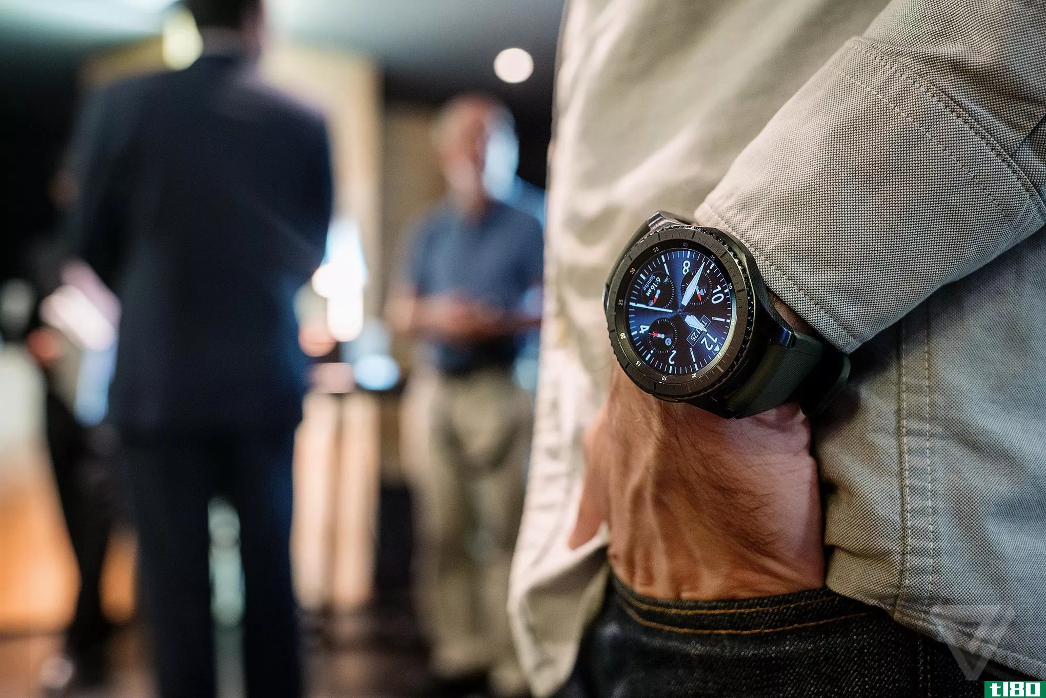 三星将于下周发布最新的gear s智能手表