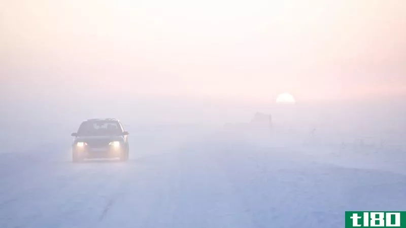 我怎样才能在极端的冬季安全驾驶？