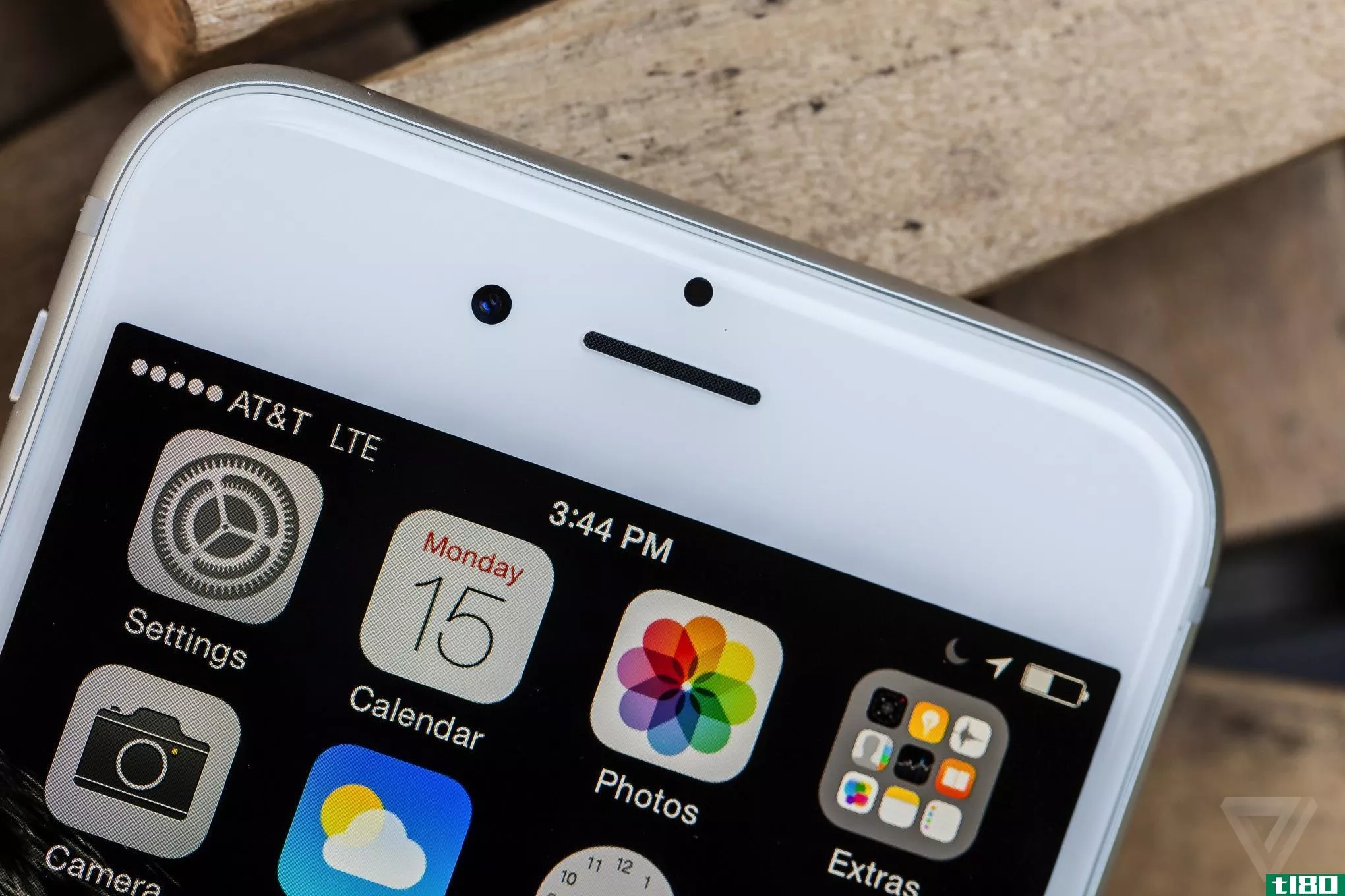 据报道，苹果计划新iphone售价999美元