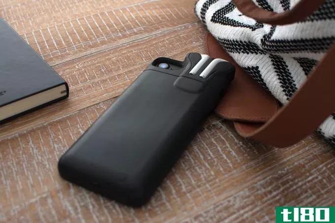 pebble creator制造了一个iphone手机壳，可以存储和充电airpods