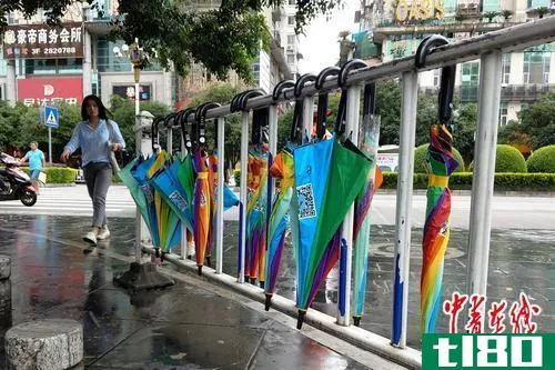 中国共享雨伞创业公司在三个月内损失了30万把雨伞中的大部分
