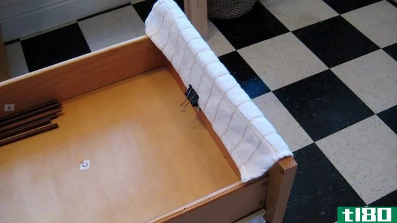 在你的厨房抽屉里装一个活页夹，用来放毛巾