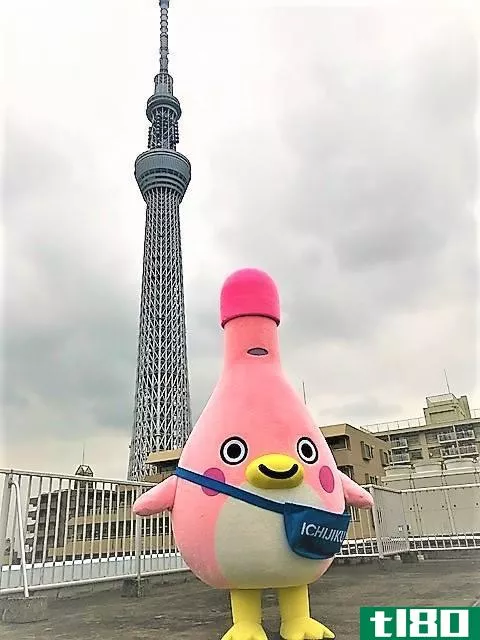 这个日本吉祥物是一个灌肠伪装成可爱的企鹅