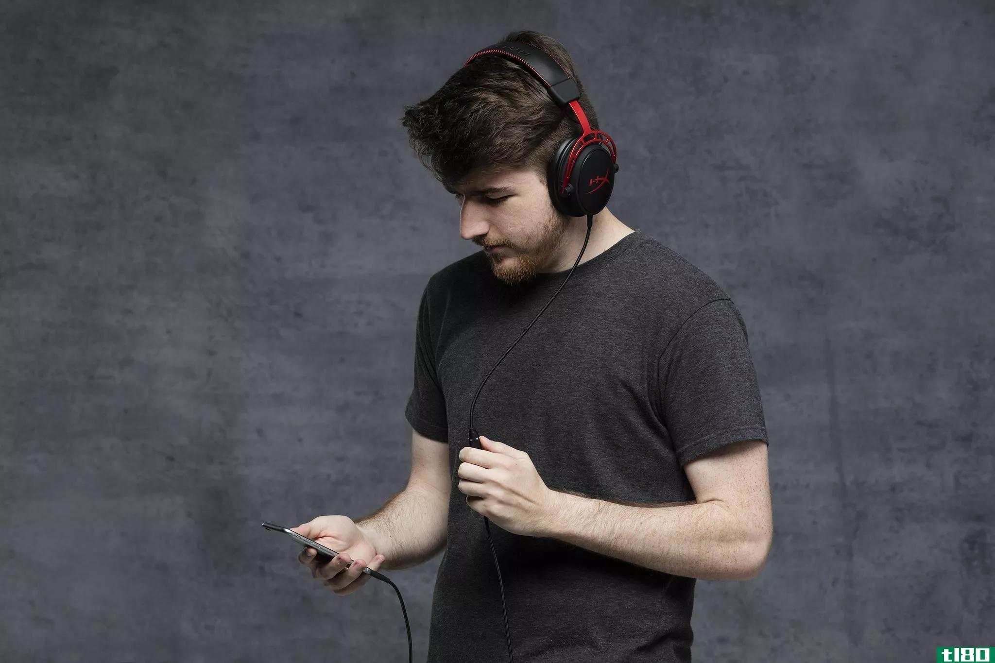 hyperx的新款cloud alpha耳机为专业玩家带来舒适和清晰的体验