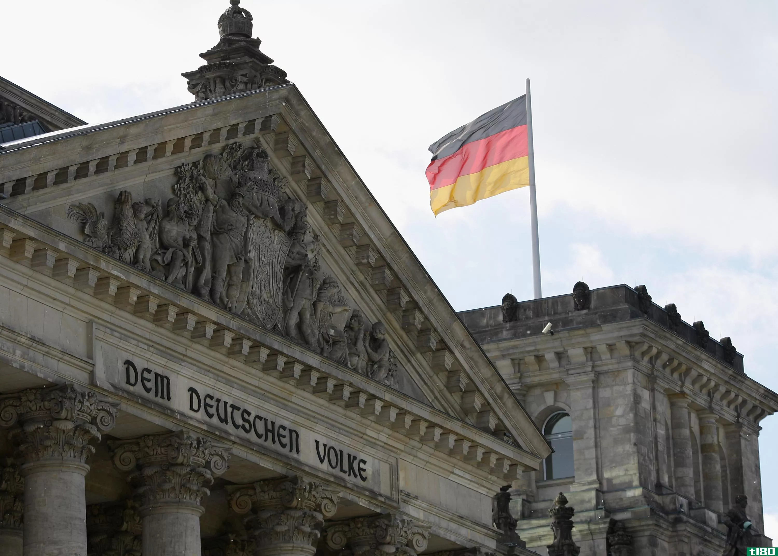 德国通过有争议的法律，就仇恨言论对facebook处以罚款