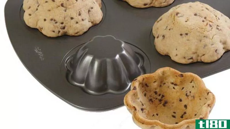 Illustration for article titled Flip Over a Muffin Tin to Make Delicious Ready-to-Fill Cookie Bowls