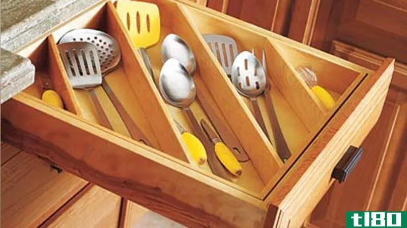 Illustration for article titled Maximize Kitchen Drawer Space by Storing Utensils Diagonally