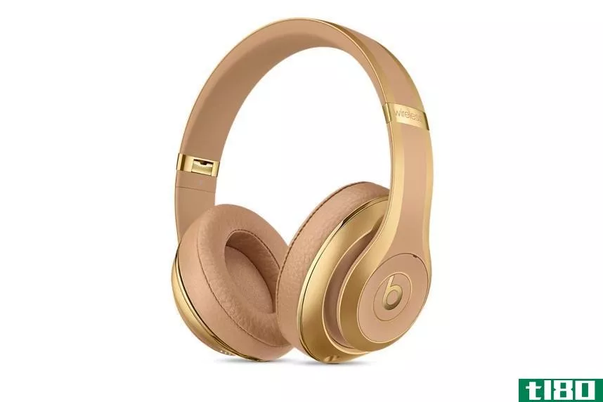 凯莉·詹纳是新巴曼品牌beats耳塞和耳机的代言人