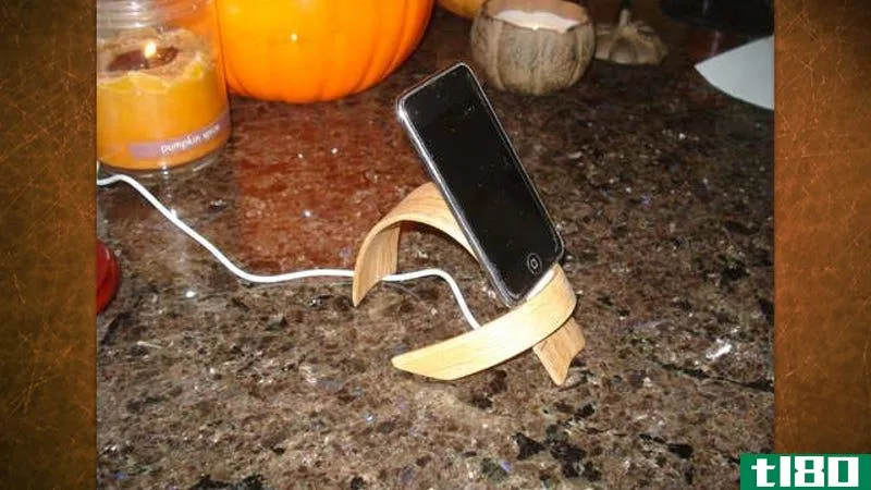 Illustration for article titled Make a Classy, Bent Wood Charging Stand for Your Phone