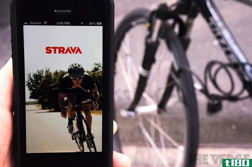 strava的高级服务将为自行车事故中的智能手机付费