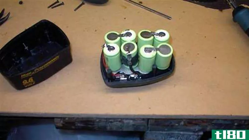 更换电动工具电池组中的死电池