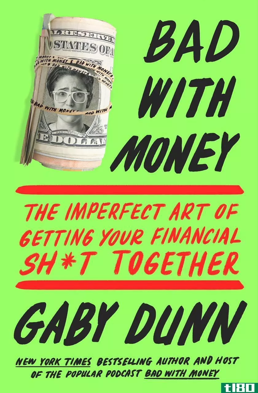 加比邓恩承认自己不擅长理财，以此来提高自己的金融素养