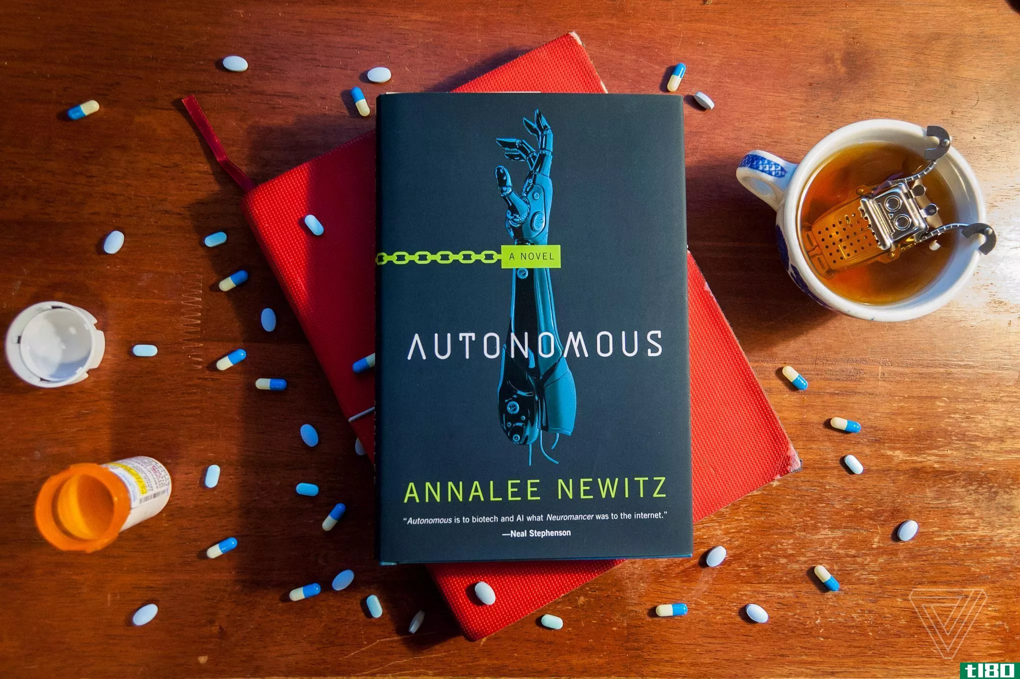 autonomous是一部关于机器人自由和专利盗版的惊悚片