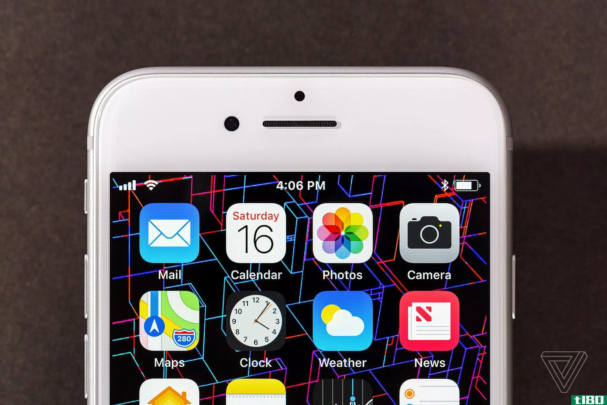 苹果证实了iPhone8耳机爆裂的问题，并表示即将修复