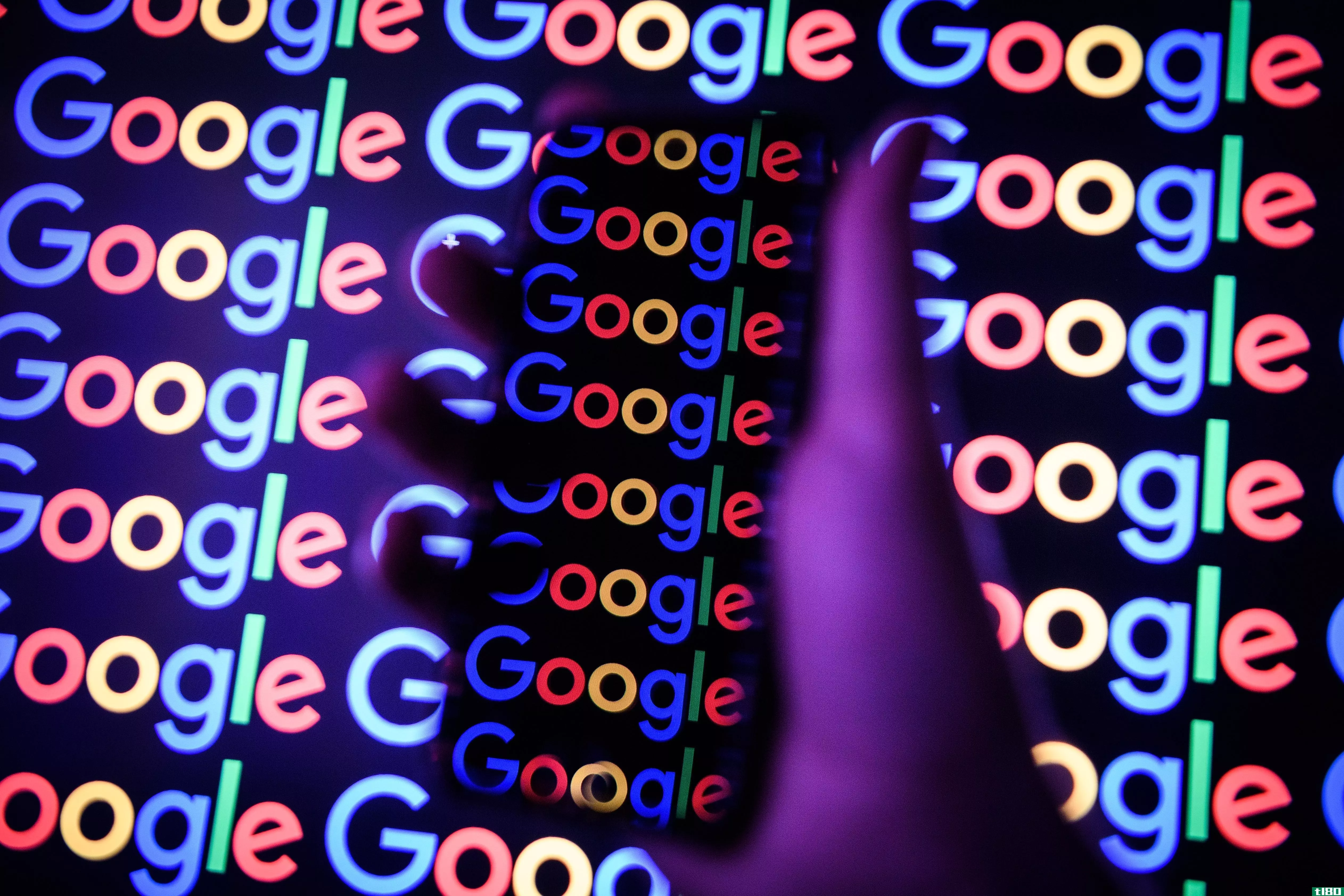 据报道，在欧盟反垄断罚款后，谷歌将分离其购物服务