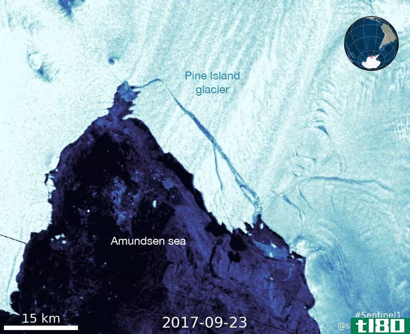 一座四倍于曼哈顿的冰山在南极洲的冰川上崩裂