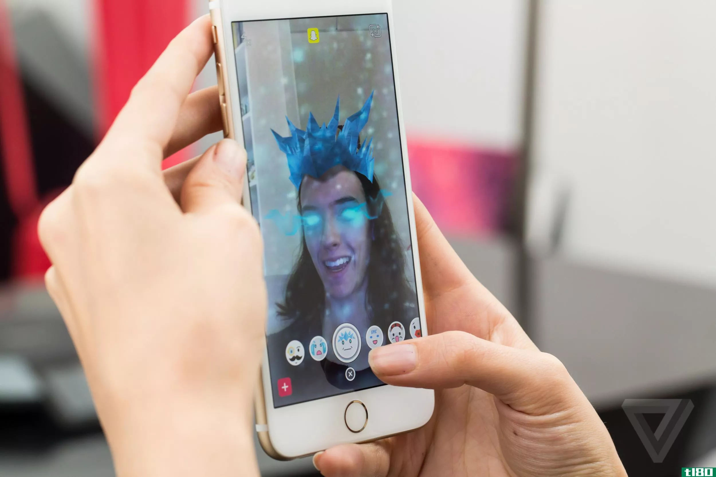 谷歌（google）和snap正在举办一场青少年编码竞赛，旨在打造一款官方snap镜头