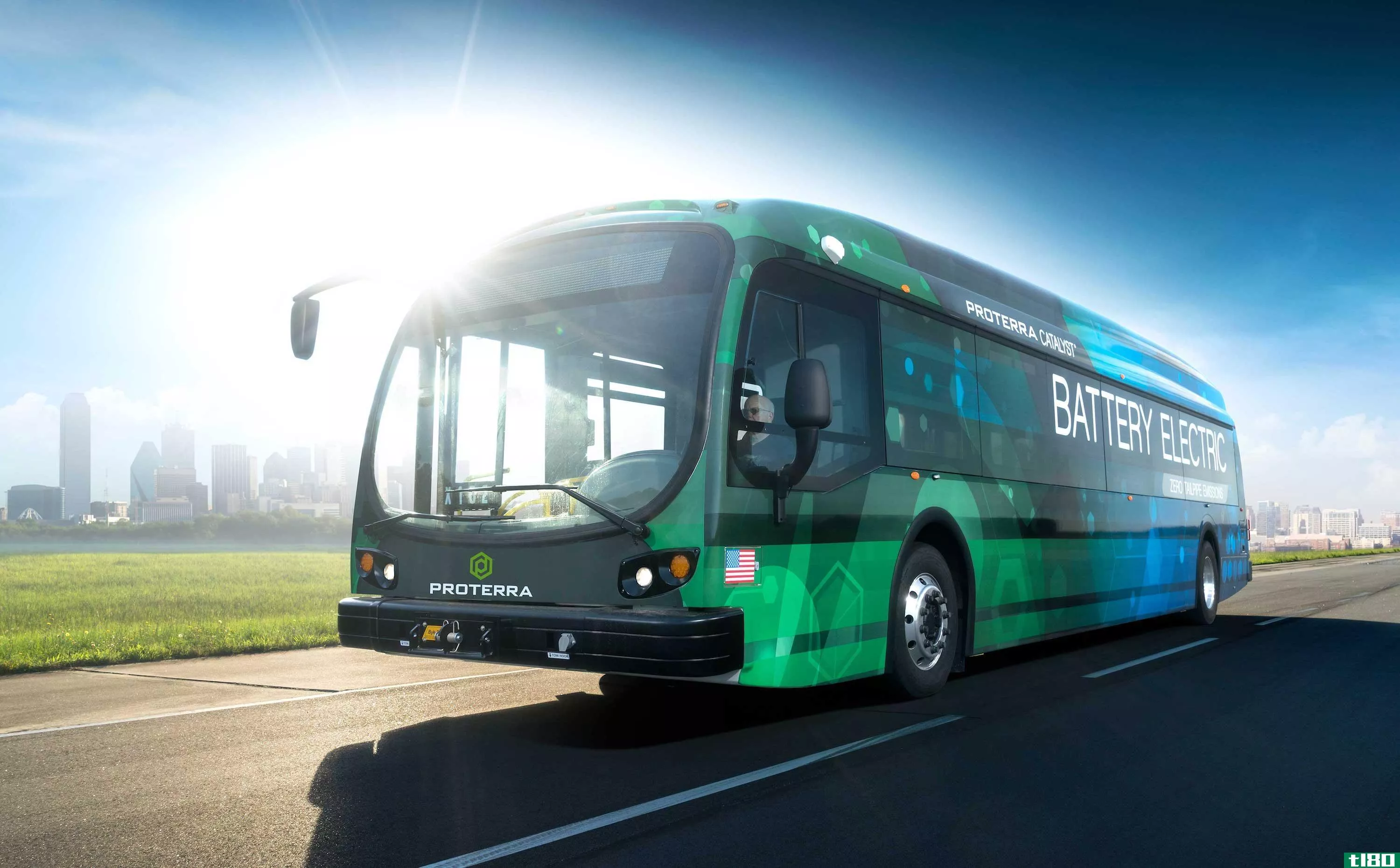 proterra的大型电动巴士一次充电可行驶1102英里