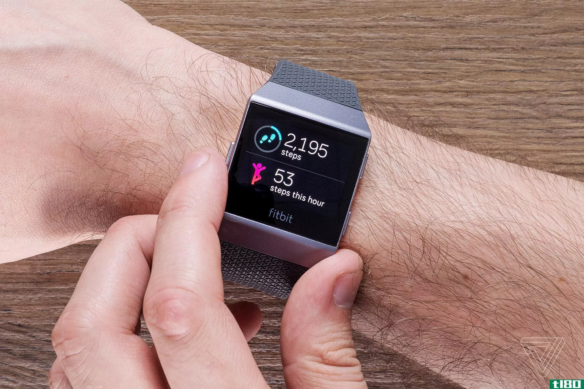 fitbit的ionic智能手表将于10月1日上市，售价300美元