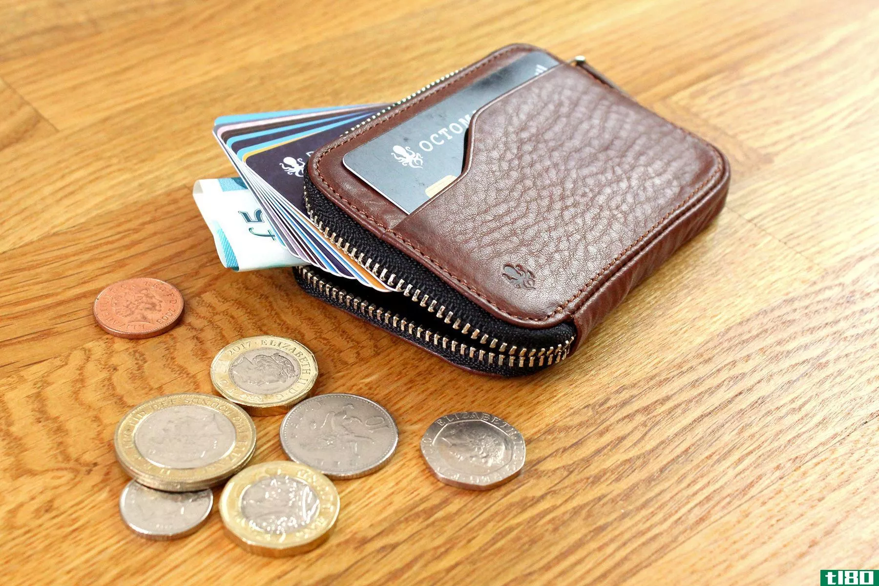 这个小巧的硬币钱包是给技术人员的，不是硬币