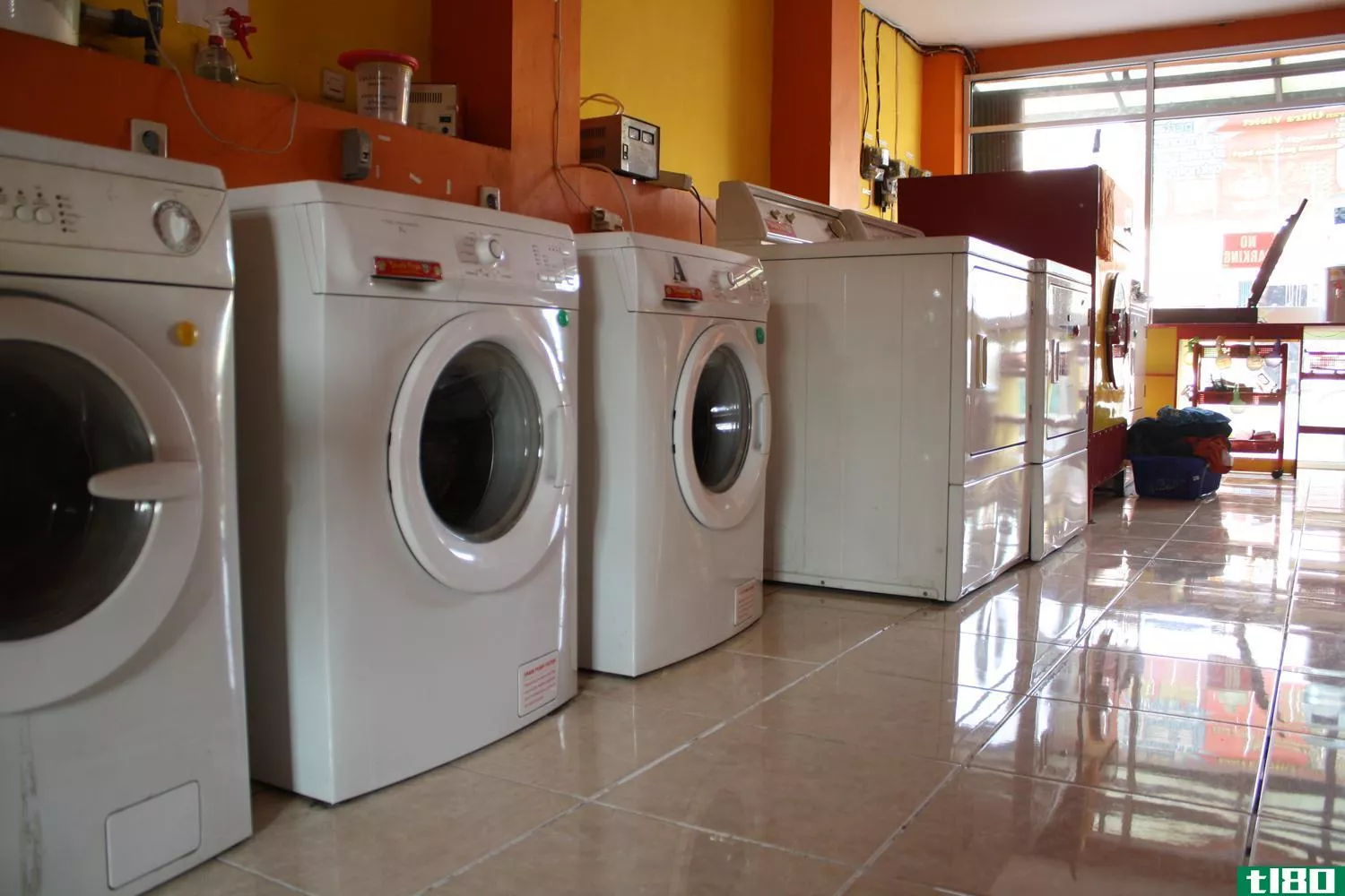 洗衣店(laundry)和干洗(dry cleaning)的区别