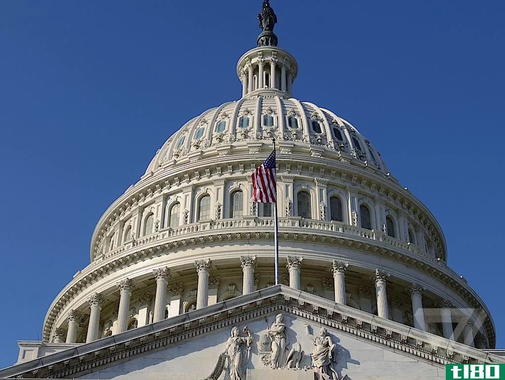 参议员们宣布了一项新法案，将对网络政治广告进行监管