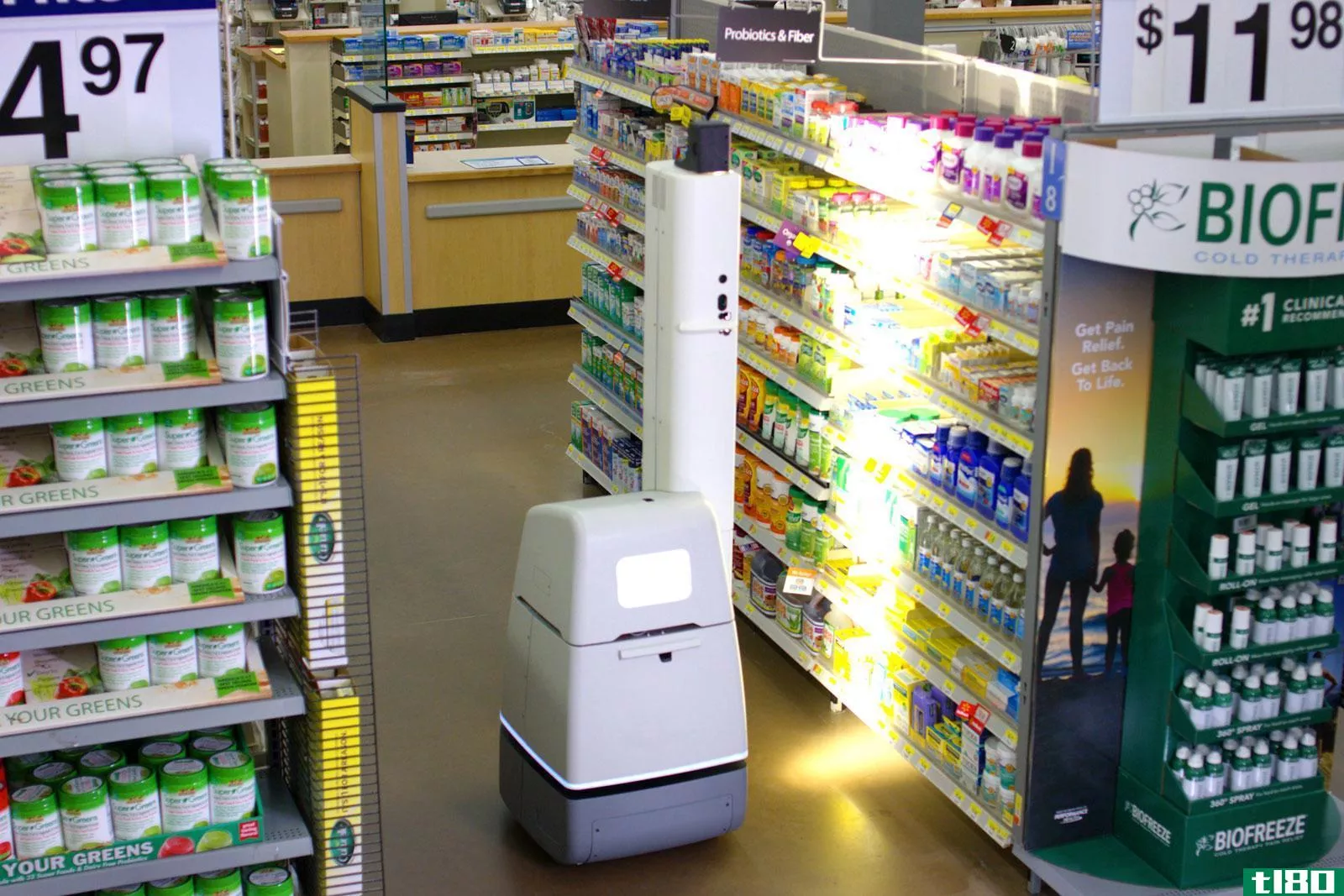 沃尔玛正在使用货架扫描机器人对其门店进行审计