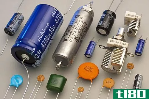 电容器(capacitor)和电池(battery)的区别