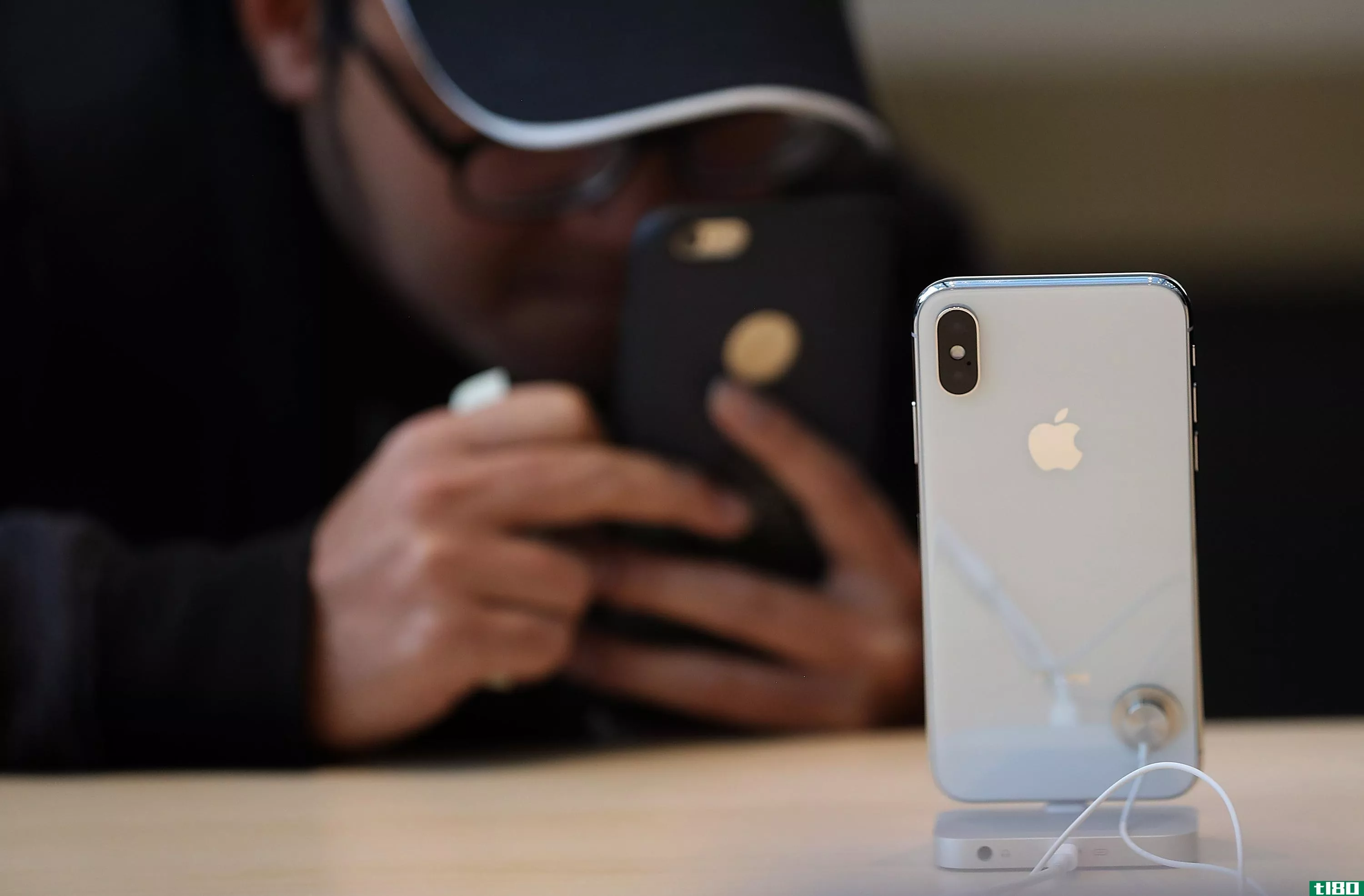 据报道，苹果准备2019年推出独立ar耳机