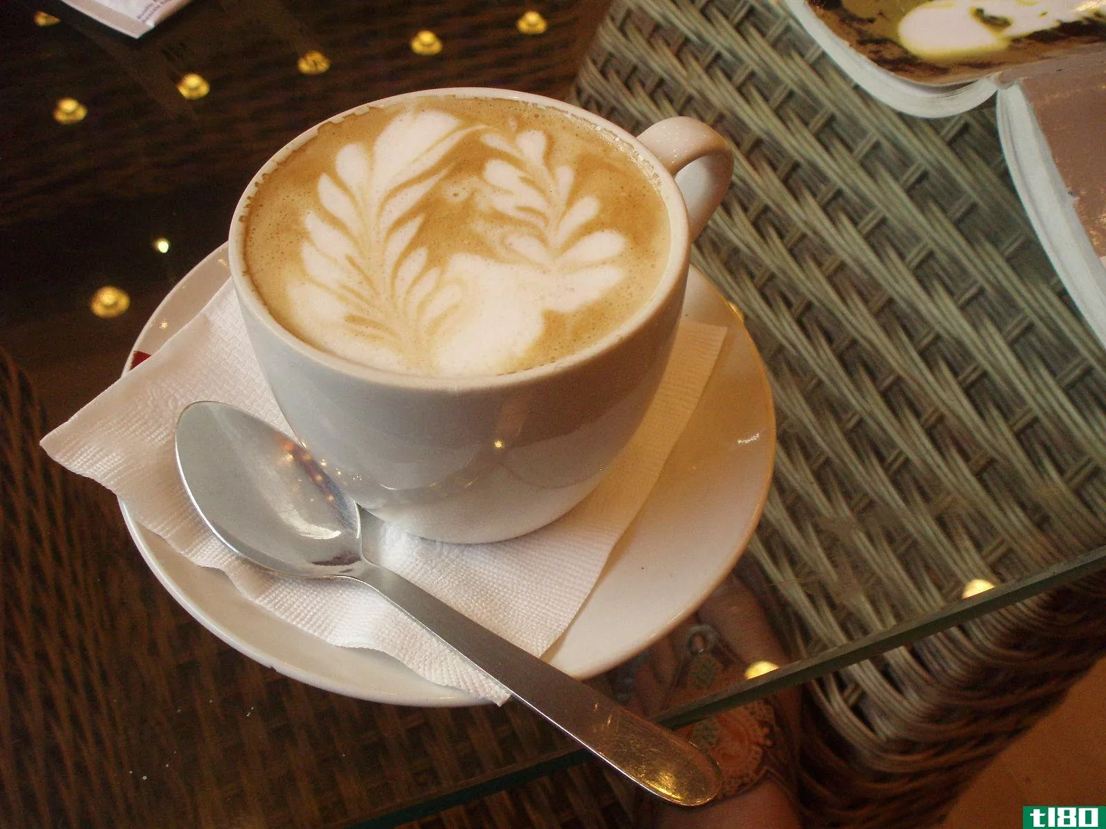 白咖啡(flat white)和拿铁(latte)的区别