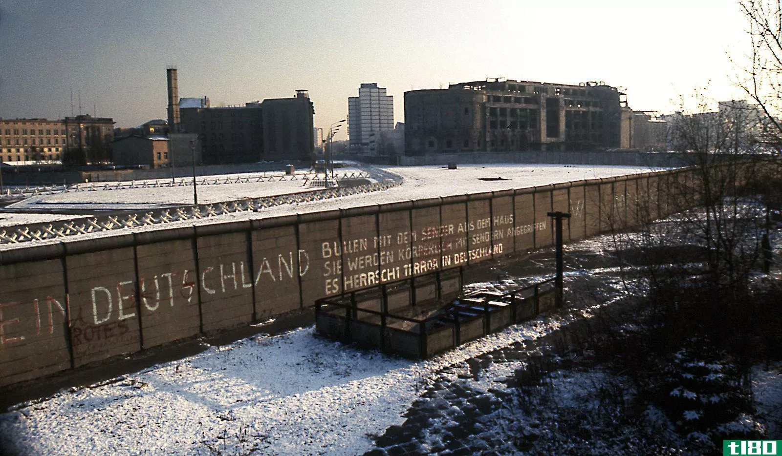 柏林墙(berlin wall)和冷战(cold war)的区别