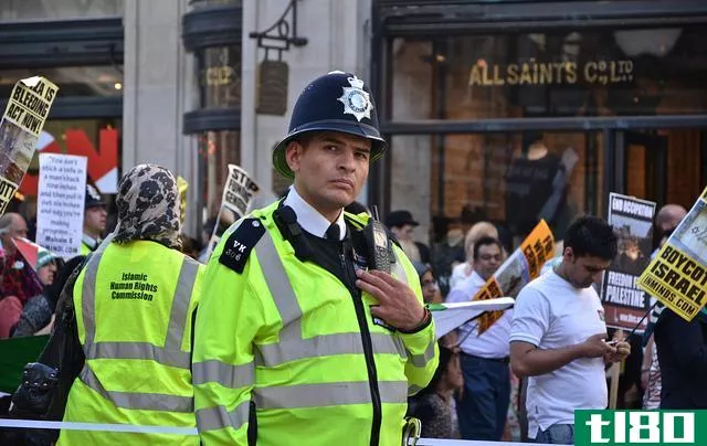 如何在英国当警察(become a police officer in england)