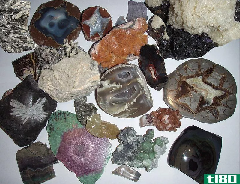 岩石(rocks)和矿物(minerals)的区别