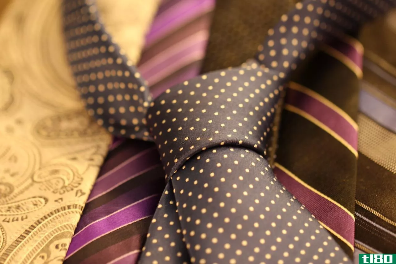 阿斯科特(ascot)和领巾(cravat)的区别